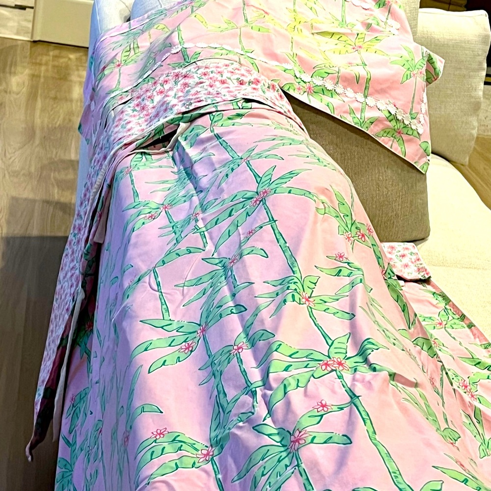 Lilly Pulitzer Twin Reversible Duvet Cover & Matching King Pillow Sham